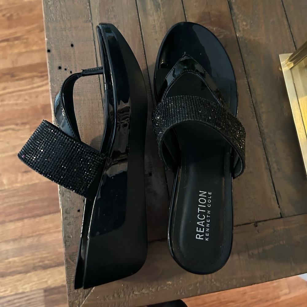 Kenneth Cole Reaction Glossy Black Wedges